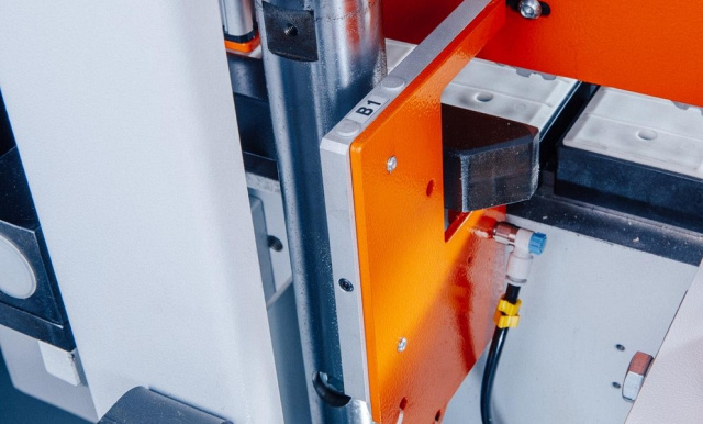 Автоматический кромкооблицовочный станок OSTERMANN 6TF PUR