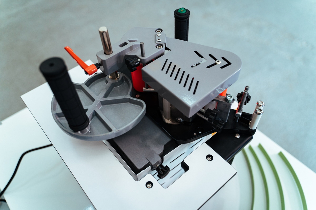 Кромкооблицовочный станок DELTAMACHINERY DM-100