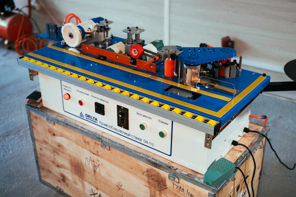 Кромкооблицовочный станок DELTAMACHINERY DM-110