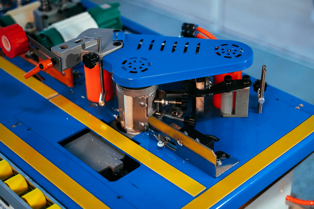 Кромкооблицовочный станок DELTAMACHINERY DM-110