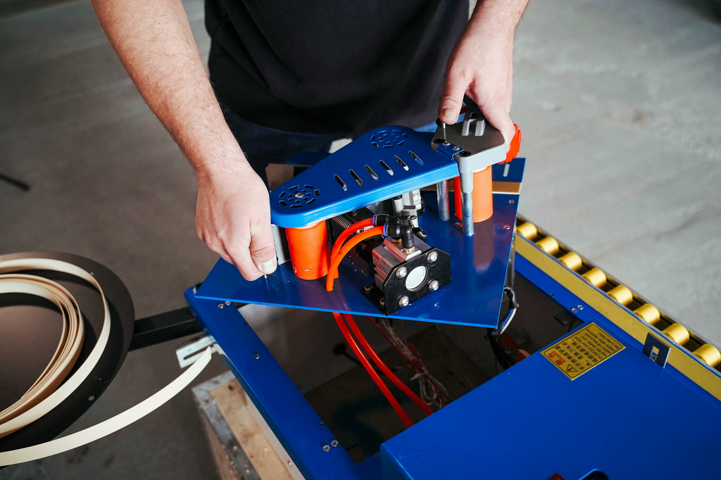 Кромкооблицовочный станок DELTAMACHINERY DM-110