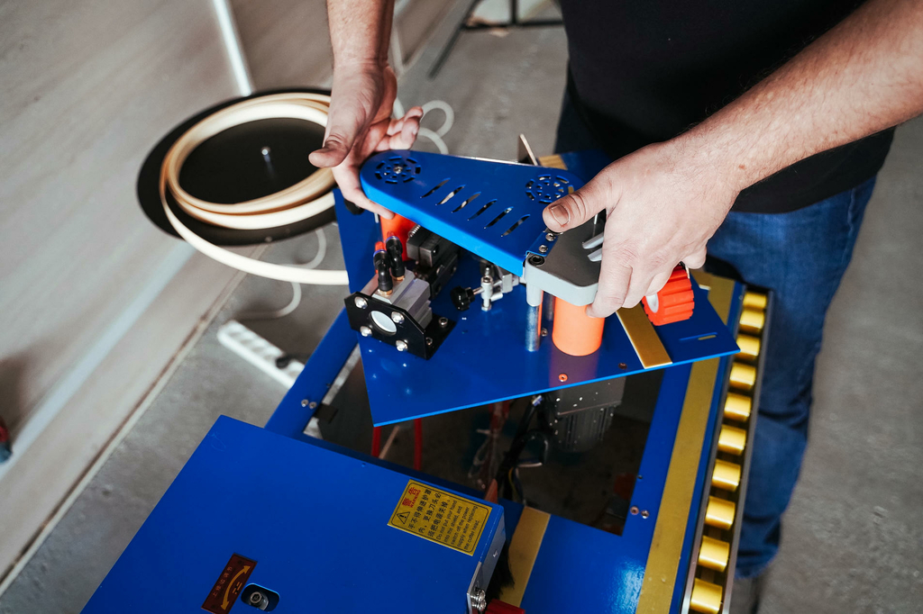 Кромкооблицовочный станок DELTAMACHINERY DM-110