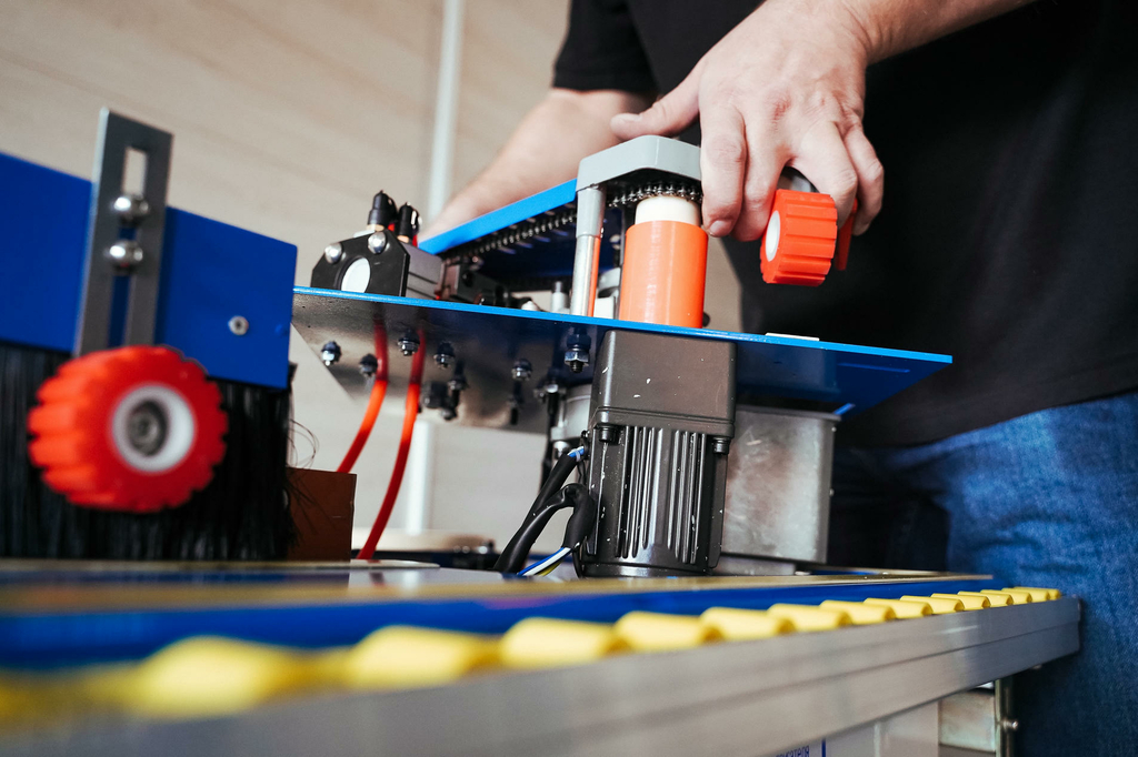 Кромкооблицовочный станок DELTAMACHINERY DM-110