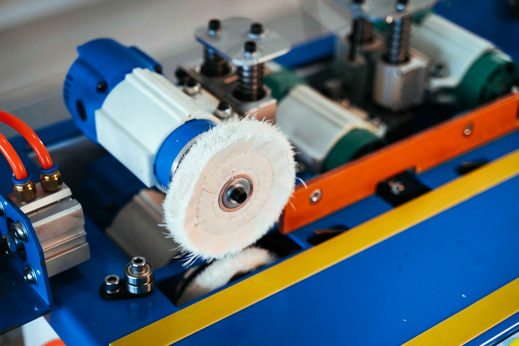 Кромкооблицовочный станок DELTAMACHINERY DM-110