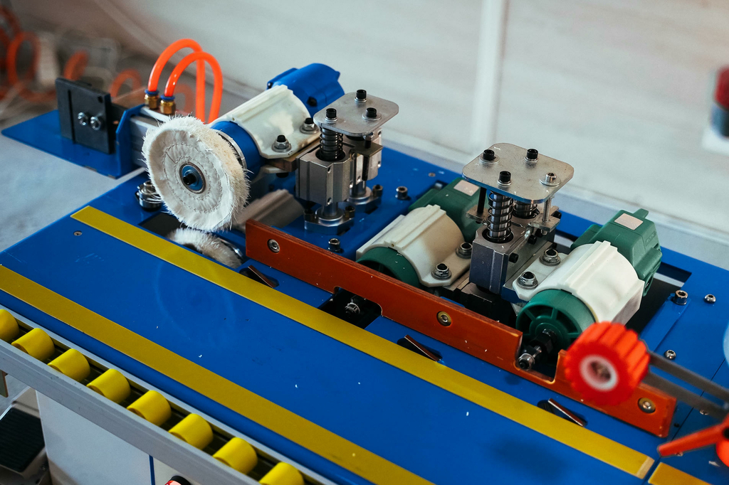 Кромкооблицовочный станок DELTAMACHINERY DM-110