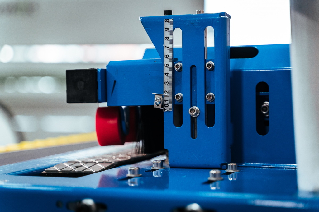 Кромкооблицовочный станок DELTAMACHINERY DM-111