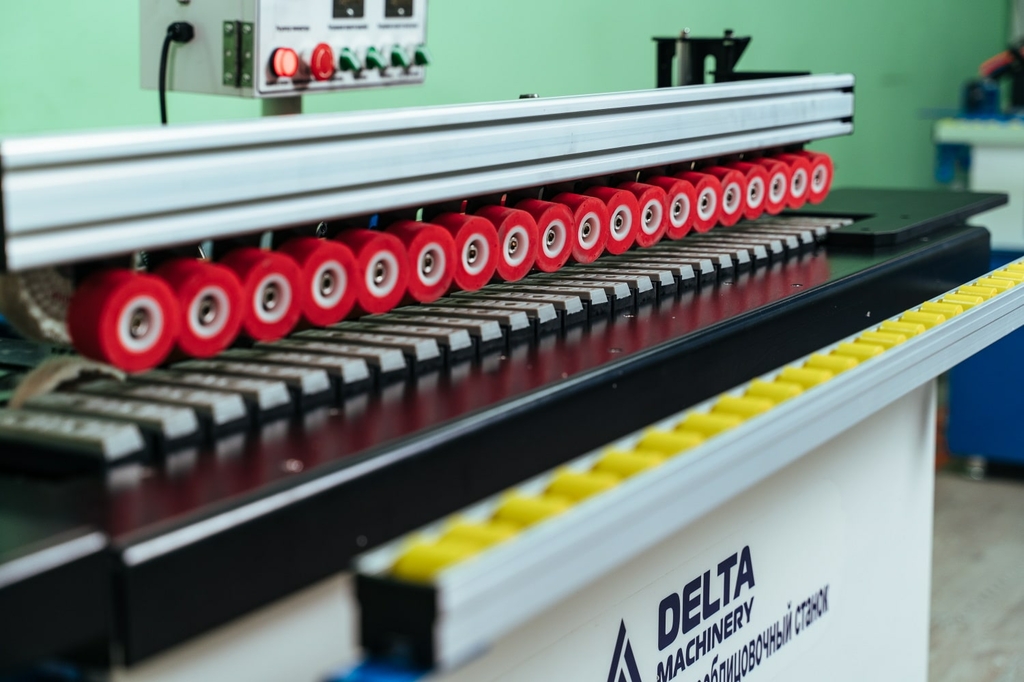 Кромкооблицовочный станок DELTAMACHINERY DM-120 S