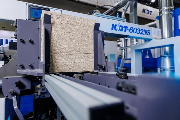 Автоматический сверлильно-присадочный станок KDT-6022NS