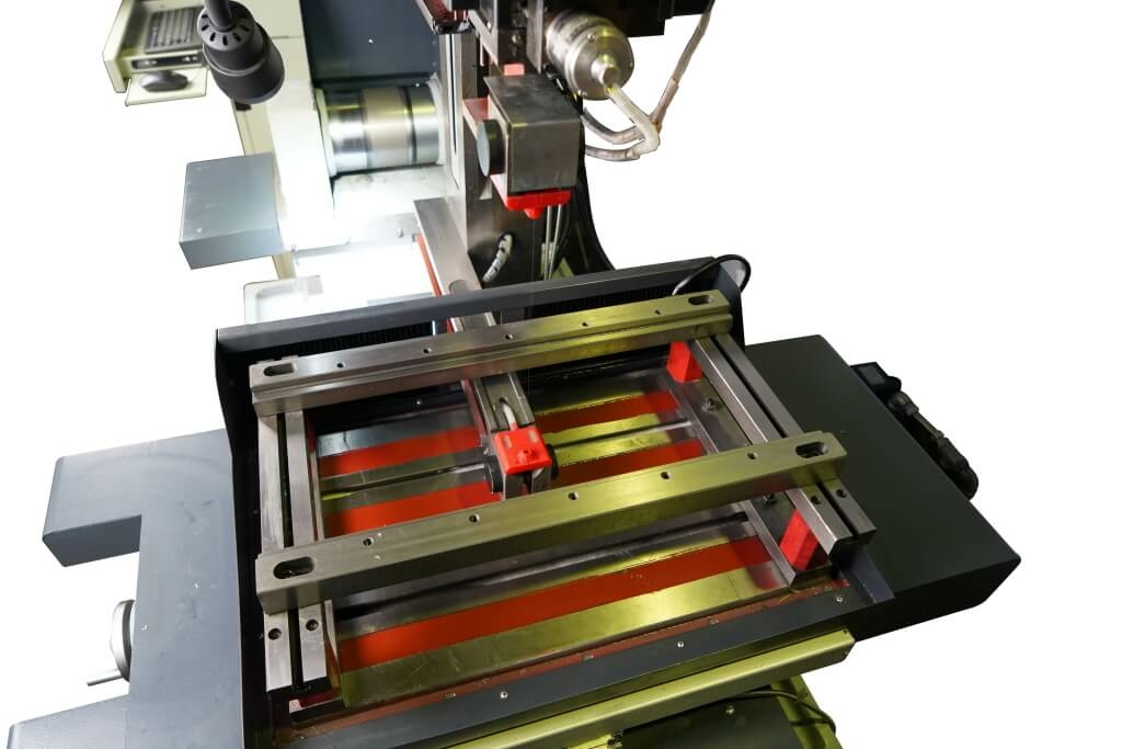 Электроэрозионный проволочно-вырезной станок с ЧПУ струйного типа серии Metal Master DK7745M DRO (Многопроходный)