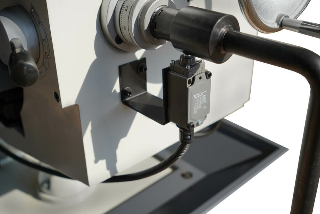 Фрезерный универсальный станок Metal Master DMM-200 DRO