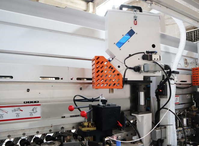 Кромкооблицовочный автоматический станок HOLD HD6211С