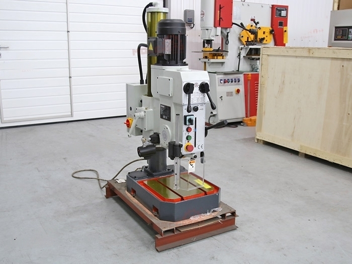 Настольный сверлильный станок с механической коробкой передач FCB 30