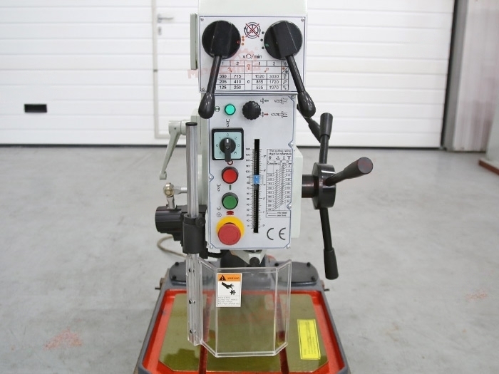 Настольный сверлильный станок с механической коробкой передач FCB 30