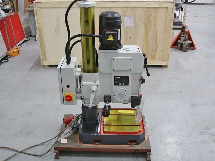 Настольный сверлильный станок с механической коробкой передач FCB 30