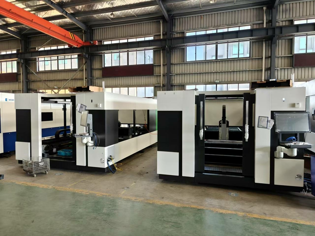 Кабинетный станок для лазерной резки листового металла INTERLASER PRO C3015 12000