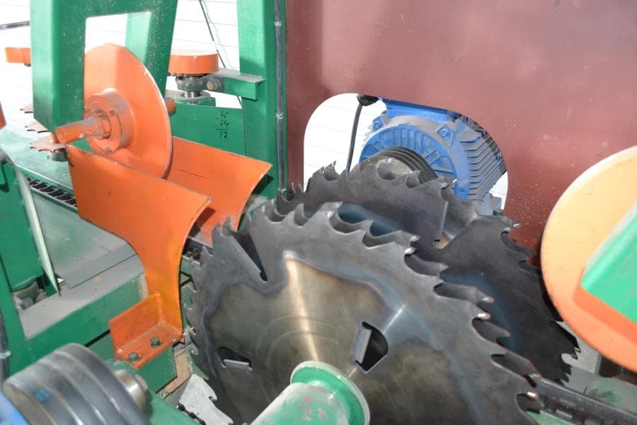 СТАНОК ДЛЯ РАСПИЛОВКИ ТОНКОМЕРНЫХ БРЕВЕН «МАМОНТ»