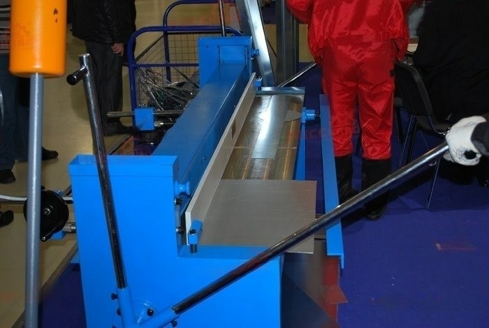 Ножницы гильотинные ручные Q01-1.25x2000