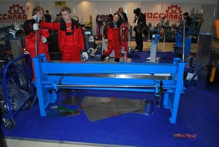 Ножницы гильотинные ручные Q01-1.25x2000