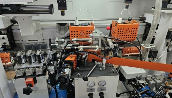 Автоматический кромкооблицовочный станок ZOYA ZY-B1(JC)D