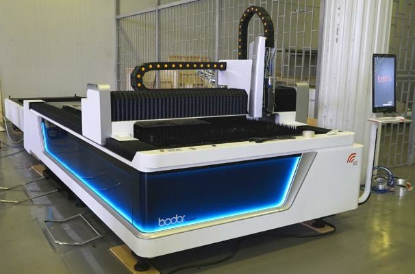 Станок лазерной резки металла с ЧПУ Bodor E3015-1000W MAX с сменным столом