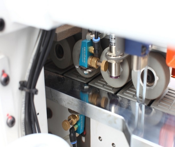 Cтанок для облицовывания кромок мебельных деталей WoodTec EdgeMatic 424С PRO