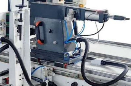 Токарный станок с ЧПУ по дереву ISM 12D2