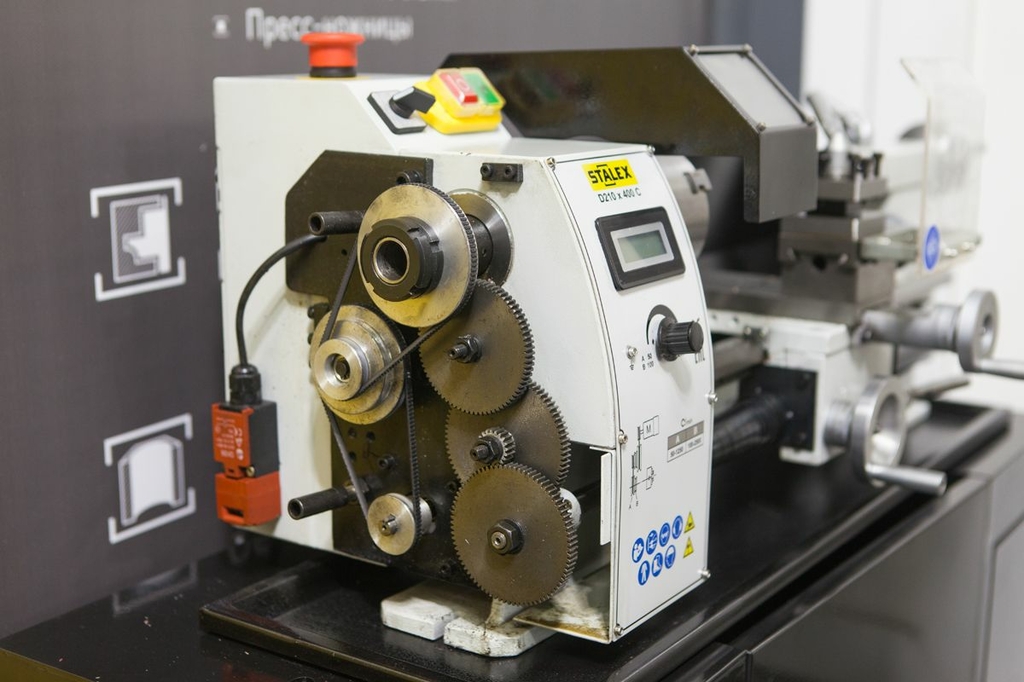 Станок настольный токарный Stalex D210x400C Vario