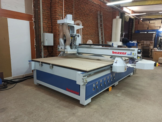Фрезерный обрабатывающий центр с ЧПУ с автоматическим толкателем Beaver i-NEST BH PRO