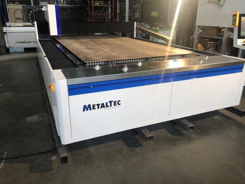Оптоволоконный лазерный станок для резки металла MetalTec 1530 (1000W)