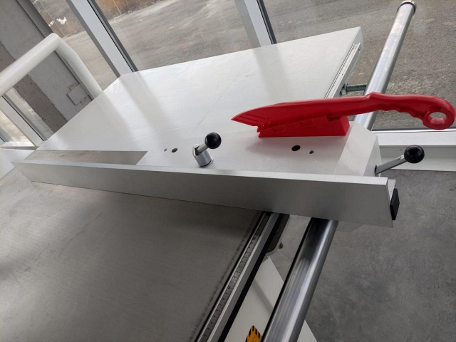 Форматно-раскроечный станок Nanxing MJ1132G