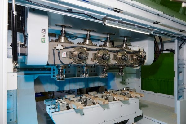 Четрырёхосевой обрабатывающий центр Changfeng CF SC4x4