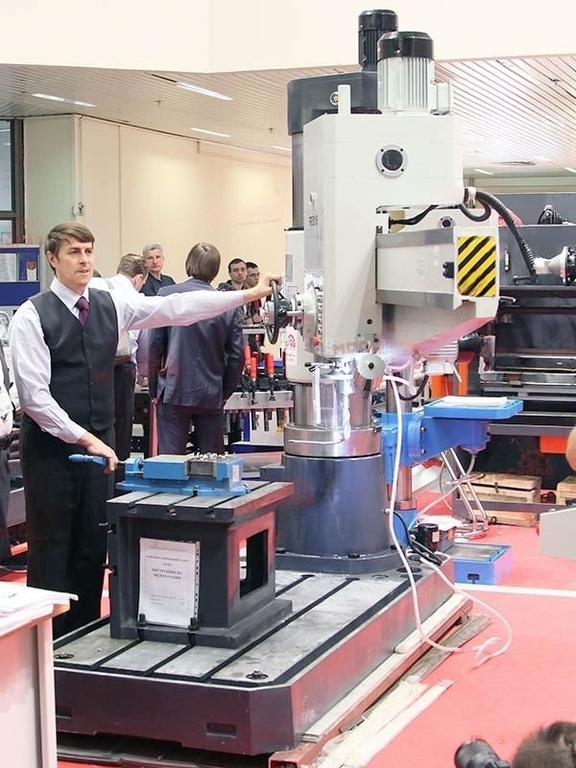 Радиально-сверлильный станок FR 5016