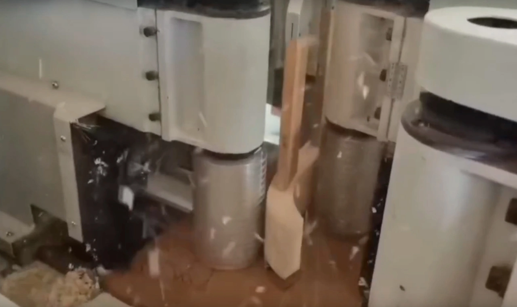 Продольно-фрезерный станок с ЧПУ JUNRAN JR-8TS