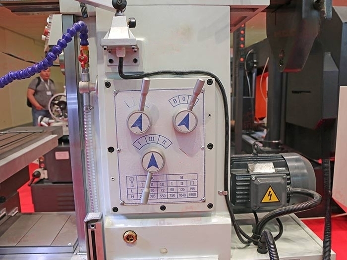 Широкоуниверсальный фрезерный станок FHU3