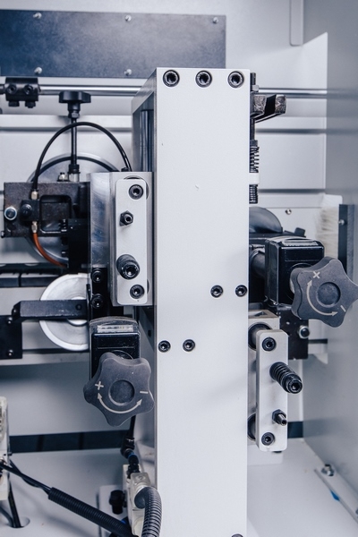 Станок для облицовывания кромок мебельных деталей WoodTec X600