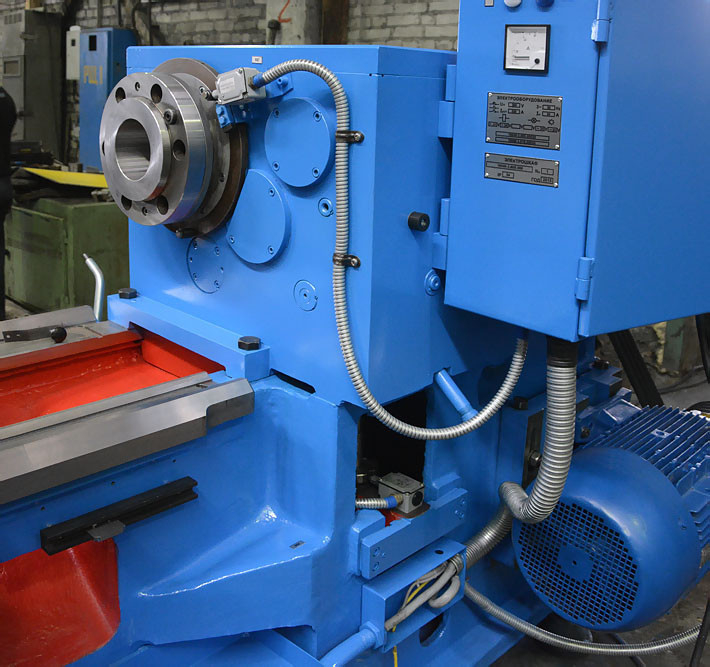 Универсальный токарный станок 16К40/3000