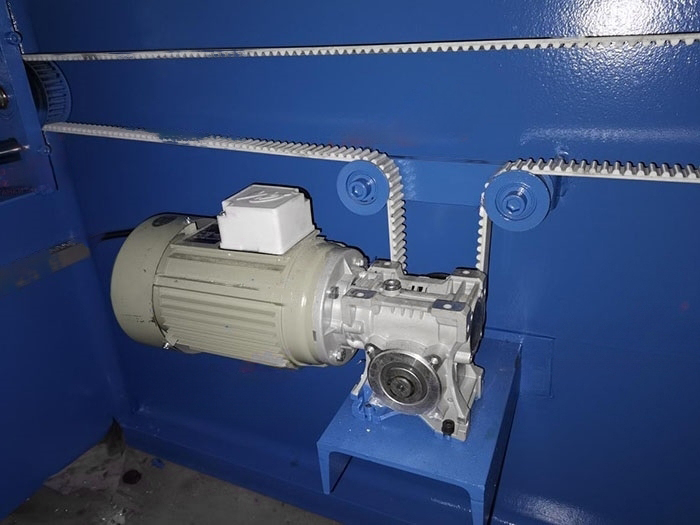 Листогибочный гидравлический пресс PBH100/3200 с руч.комп. прогиба с ЧПУ контрол. TP10S, производства Китай