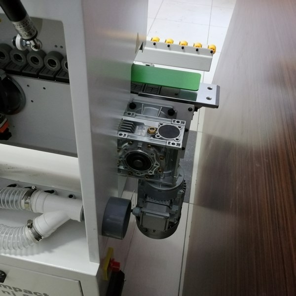 Автоматический кромкооблицовочный станок WoodTec Compact mini 200