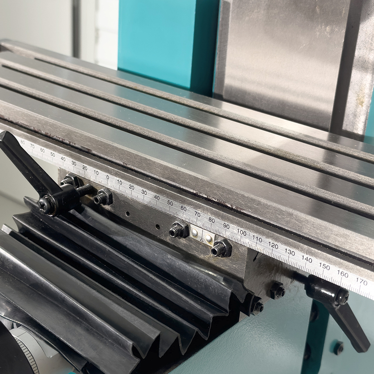 Универсальный фрезерный станок AURA FM-30U (20030100)