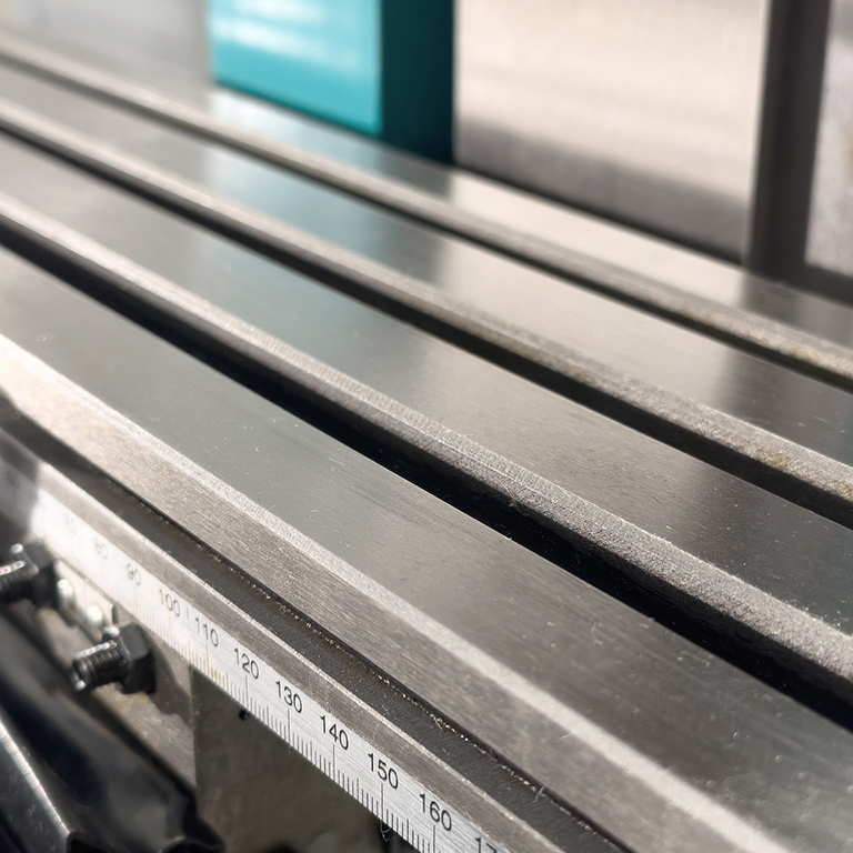 Универсальный фрезерный станок AURA FM-30U (20030100)