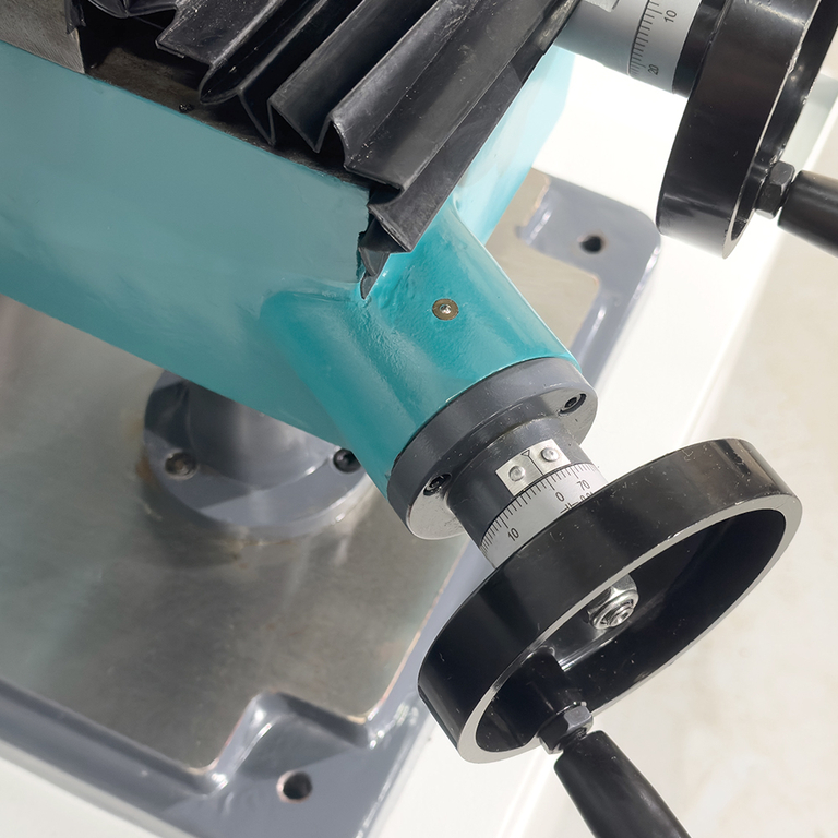 Универсальный фрезерный станок AURA FM-30U (20030100)