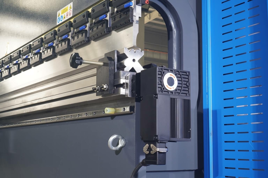 Листогибочный пресс с ЧПУ MetalTec HBС 110/2500 4+1 ЧПУ МТ-15