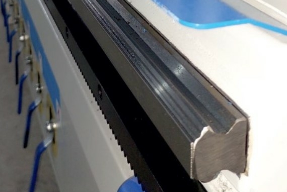 Фрезерный станок с ЧПУ JIYU CH1-V9