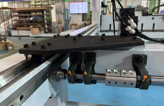 Форматно-раскроечный центр с ЧПУ Filato NP-330A