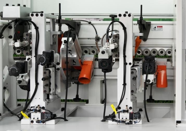 Кромкооблицовочный автоматический станок HOLD HD783