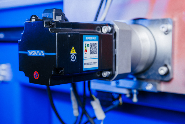 Фрезерный станок с ЧПУ Beaver 25AVLT8-Z600-RD