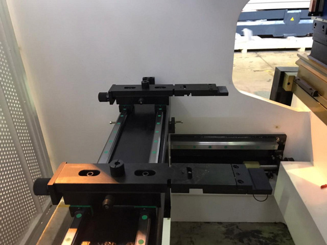 Гидравлический листогибочный пресс SMD PBA 170-3200