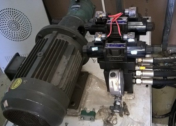 Гидравлический пресс для производства гнуто-клееных изделий VP-20/10TH