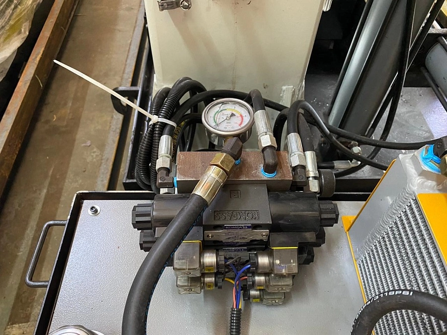 Гидравлический ленточнопильный колонный станок Stalex SBS-650 (12020650)