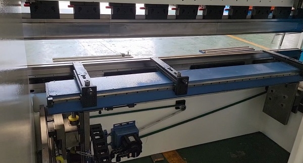 Листогибочный пресс MetalTec HBС 110/2500 4+1 ЧПУ ESA630